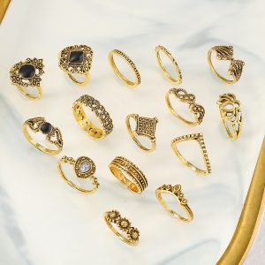 The new 15-piece personalized alloy design is a fashionable and versatile ring set suitable for women's daily wear