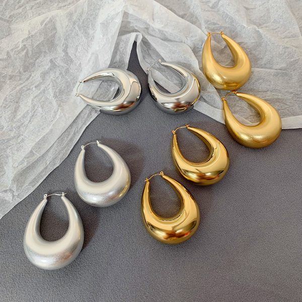 French vintage gold drop earrings, women's niche design, cold wind earrings, light luxury, high-end personality earrings