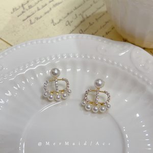 "French Girl" insomnia mermaid CD pearl earrings female stud earrings French vintage high-end small fragrance ear clips