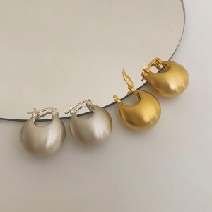 French retro fashion niche design brushed earrings simple and cold wind explosion earrings temperament elegant earrings