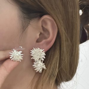 French vintage heavy industry asymmetrical flower earrings fashion temperament high-end sense exaggerated cold wind petal earrings women