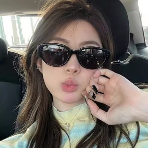 White cat-eye sunglasses, net red sunglasses, 2025 new ins, European and American hot girl style, photo women, high-end