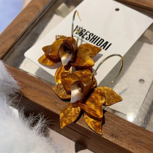 Niche design sense gardenia white coffee French vintage flower earrings Niche exaggerated petal temperament earrings