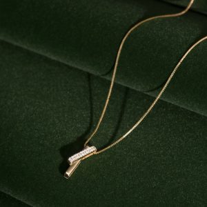 Simple temperament, geometric line necklace, women's niche design, high-end sense of luxury, new clavicle chain pendant wholesale