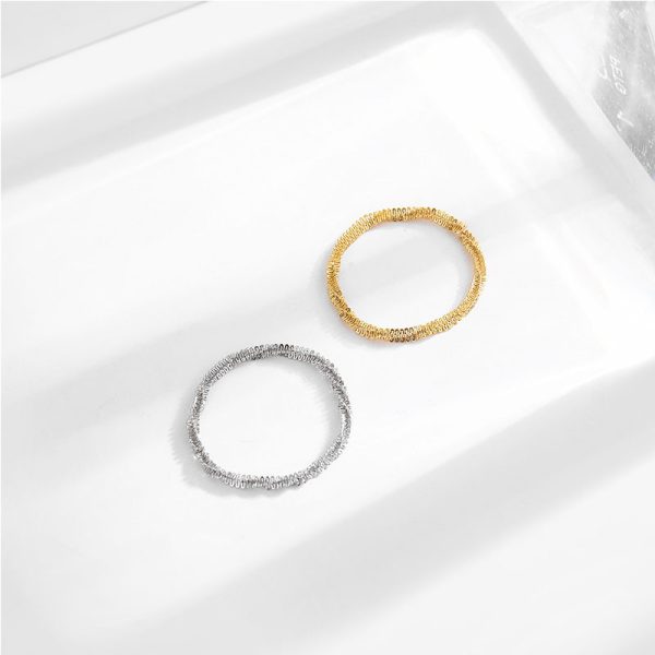 Fashion plain circle simple sparkling titanium steel ring, women's light luxury niche accessories, Korean version of jewelry