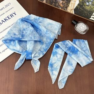 Bailu with the same French retro handmade tie-dye triangle scarf travels, sweet and cute trendy pastoral headscarf, women's headband