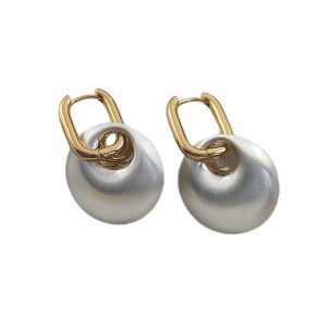 European and American personalized fashion geometric metal brushed earrings, a two-wear retro Hong Kong style simple design earrings