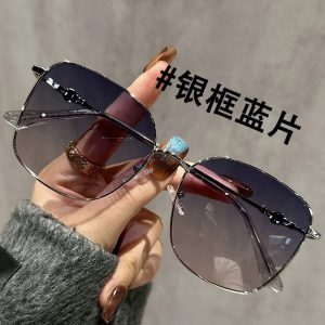The new Korean large-frame slimming sunglasses anti-UV sunshade retro metal frame can be matched with myopic sunglasses for women