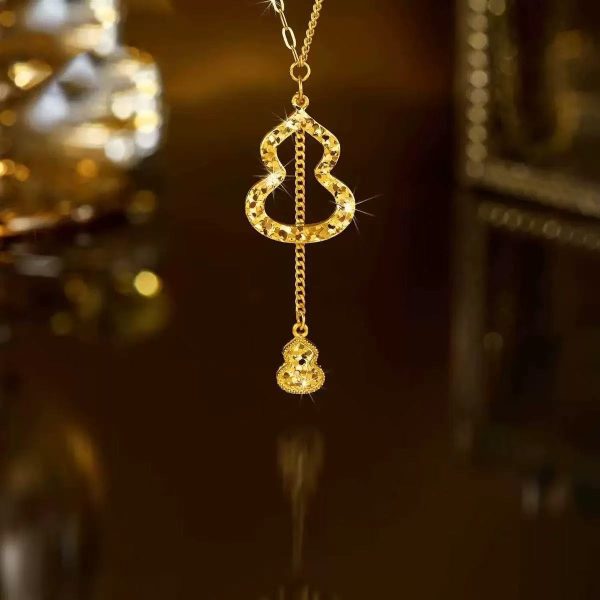 Crushed ice double-layer gourd necklace female niche design, light luxury, high-end golden color flashing exquisite clavicle chain woman