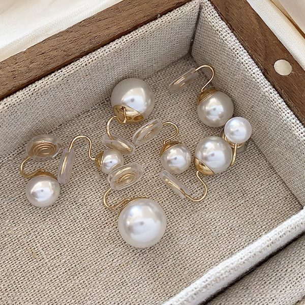 French pearl ear clip no ear piercing female mosquito coil disc earrings niche high-end sense 2023 new explosive fashion earrings - Image 3