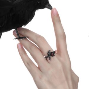 The new dark style imitation ruby crow ring does not fade niche design, high-end dark refers to a drop shipping
