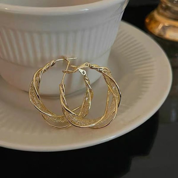 French simple crystal hollow winding circle earrings 2023 new feminine high-end earring buckle earrings
