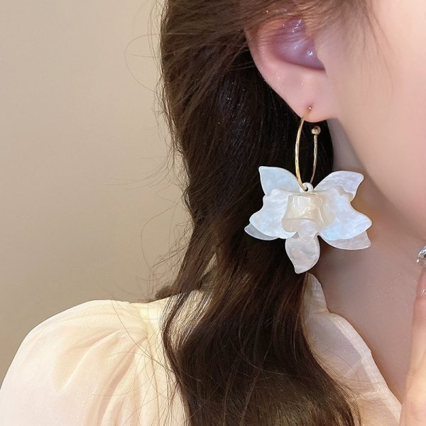 Super fairy French vacation flower earrings women's high-end light luxury temperament earrings niche design fashion earrings - Image 2