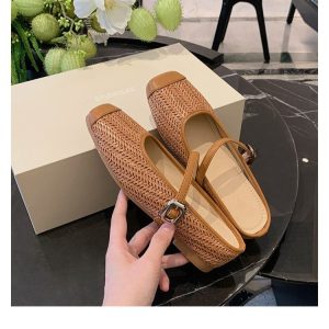 The leather version of the grape mother is the same style with a height increase of 5cm ~ vacation style straw weaving square head cool slippers for female lazy people versatile commuting semi-drags