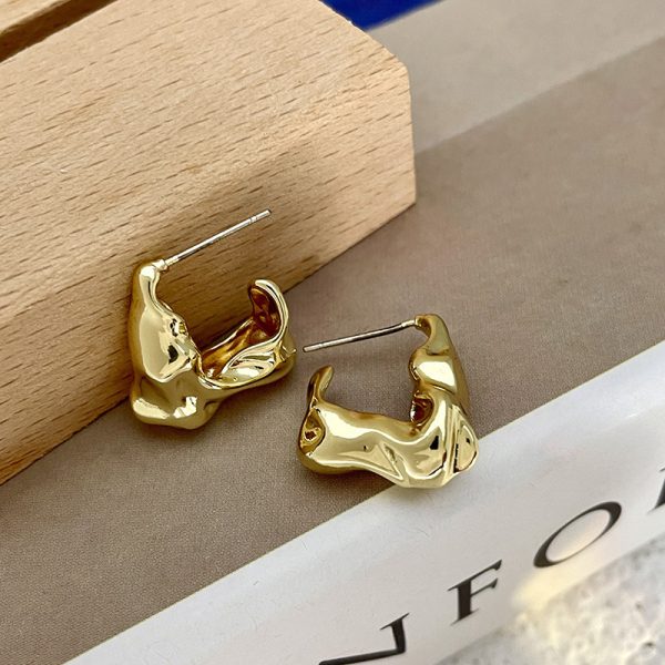 Irregular pleated lava earrings fashion vintage french stud earrings simple design sense temperament fashion earrings wholesale - Image 2