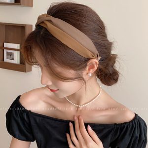 High skull top headband women's Internet celebrity 2024 new style of going out with a versatile headband to wash the face of the headband and wide-sided press hairpin headpiece