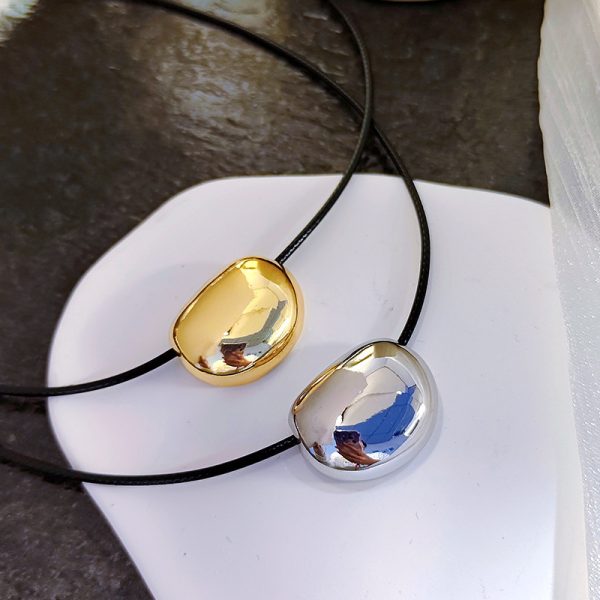 European and American cold style necklace, female niche fashion design, fashionable collarbone chain, three-dimensional irregular, light luxury necklace