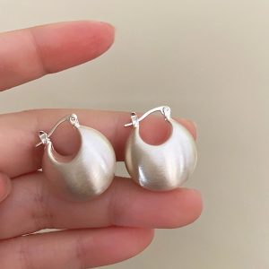 French retro fashion niche design brushed earrings simple and cold wind explosion earrings temperament elegant earrings