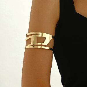 Factory Direct Sweet Cool Spicy Cutout D Letter Bracelet Women's Versatile Personality Metallic Glossy Open Arm Decoration