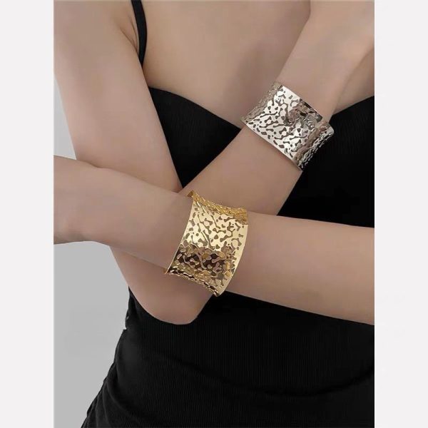 European and American exaggerated hollow leaf wide-faced bracelet women's 2024 new temperament high-end sense bracelet bracelet bracelet