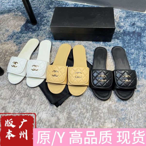 The top version of the small fragrance schoolbag buckle Ling extra wear sandals, women's flat block heel, fashion retro slippers tide
