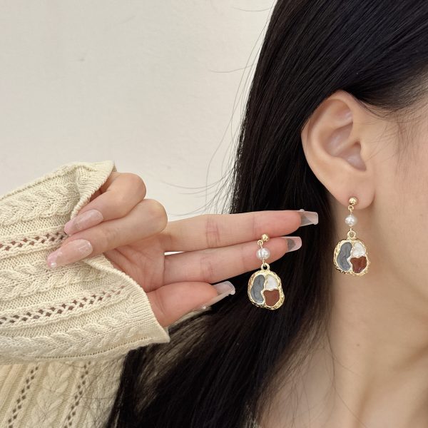 Oil painting feeling retro Hong Kong style irregular color blocking baroque pearl earrings women's French niche temperament fashion ear clips - Image 2