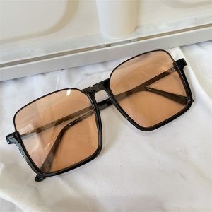Retro milk tea, leopard print, European and American millennial sweet cool hot girl, orange sunglasses, women's Hong Kong style street photography sunscreen sunglasses