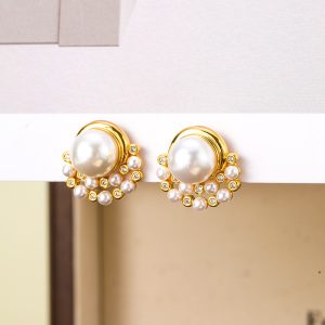 French simple retro pearl stud earrings, 925 silver needles, micro-inlaid zirconia, versatile, small fragrance earrings, light luxury and high-end