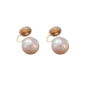 French pearl ear clip no ear piercing female mosquito coil disc earrings niche high-end sense 2023 new explosive fashion earrings