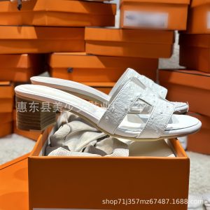 Foreign trade high version H ostrich pattern block heel slippers women's 5CM leather high heels on the beach wear a word sandals and slippers