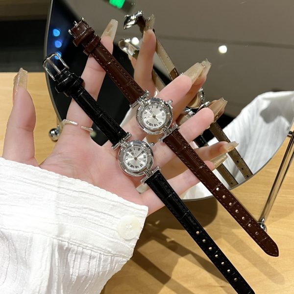 Niche vintage women's watch simple casual belt delicate waterproof student watch French pre-owned small dial watch women - Image 4