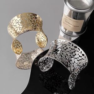 European and American exaggerated hollow leaf wide-faced bracelet women's 2024 new temperament high-end sense bracelet bracelet bracelet