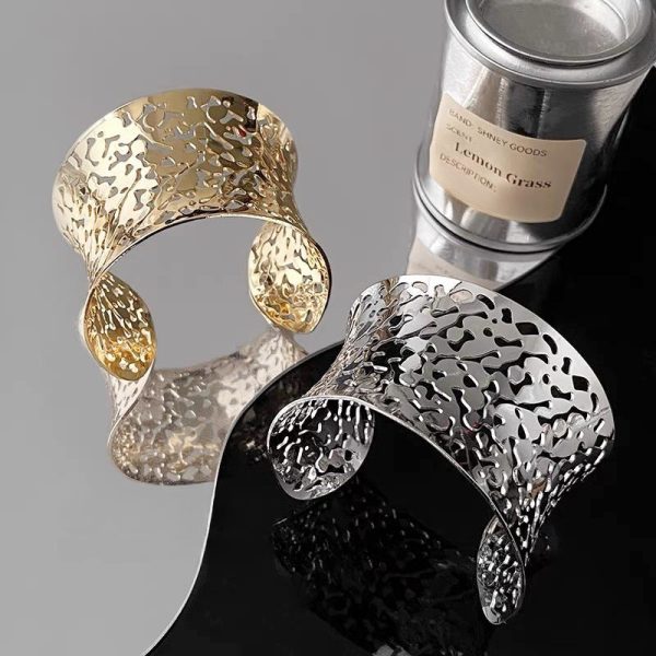 European and American exaggerated hollow leaf wide-faced bracelet women's 2024 new temperament high-end sense bracelet bracelet bracelet - Image 3