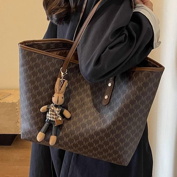 Large capacity bag ladies 2025 new hand-tote bag for work commuter shoulder bag out changing bag