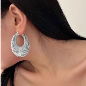 European and American retro exaggerated hand-braided earrings, exaggerated personality, fashionable earrings, high-end temperament, versatile earring women