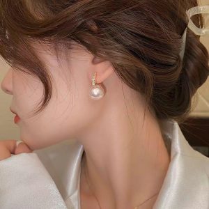 Pearl earrings 2024 new hot high-end sense light luxury high-end French square round face 2024 earrings stud pendant women