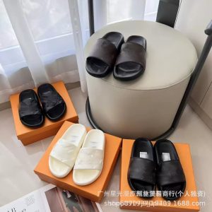 Foreign trade L home new letter embossed slippers men's 2024 spring and summer flat-bottomed top layer cowhide versatile slippers women