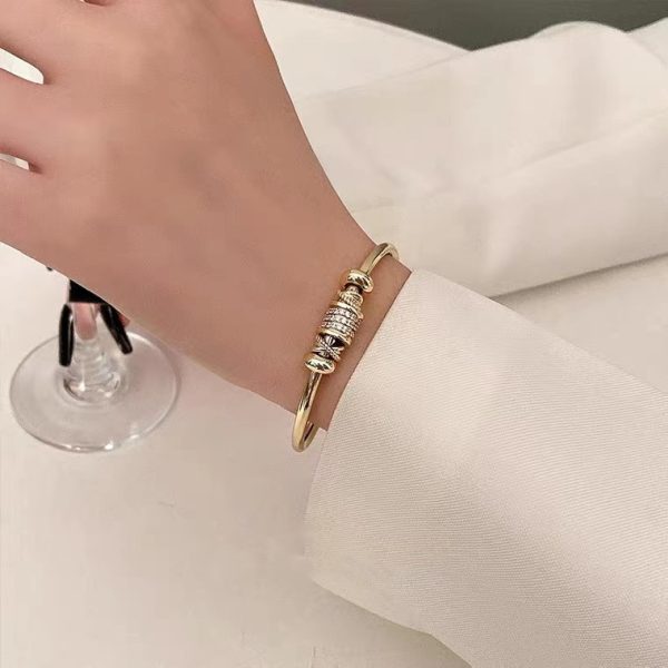 Sense of luxury, light luxury, niche bracelet, women's opening, design, adjustable small waist, cold wind, high-end hand jewelry - Image 4