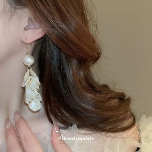 French pearl petal tassel ear hooks, elegant high-end long earrings, earrings, light luxury, temperament, fashion earrings, women
