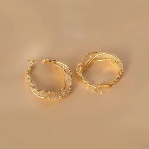 French simple crystal hollow winding circle earrings 2023 new feminine high-end earring buckle earrings