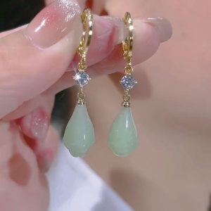 New Chinese Retro Elegant Green Magnolia Earrings Earrings 2024 New Simple and Exquisite Versatile Earrings Earrings