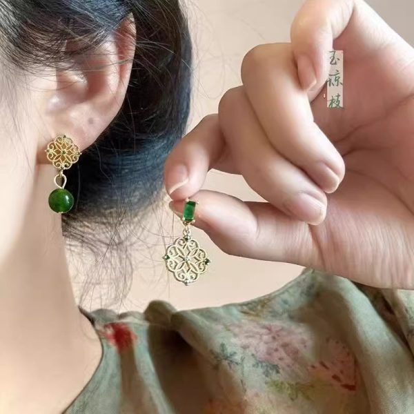 Retro tiger's eye earrings, high-end sense of uniqueness and exquisite hollow earrings, autumn and winter new Chinese style asymmetrical earrings - Image 3