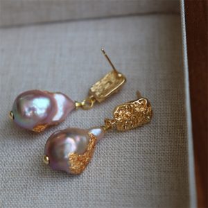 Design new French vintage earrings natural aurora purple large baroque freshwater pearls