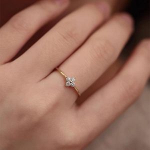 French light luxury style four-leaf clover micro-inlaid zircon rings, women's niche design sense, personality pop jewelry spot