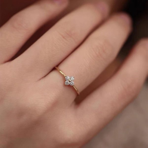 French light luxury style four-leaf clover micro-inlaid zircon rings, women's niche design sense, personality pop jewelry spot - Image 3