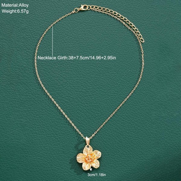 Cross-border hot selling pleated flower pendant necklace fashion personality women's metal collarbone chain simple temperament necklace - Image 2