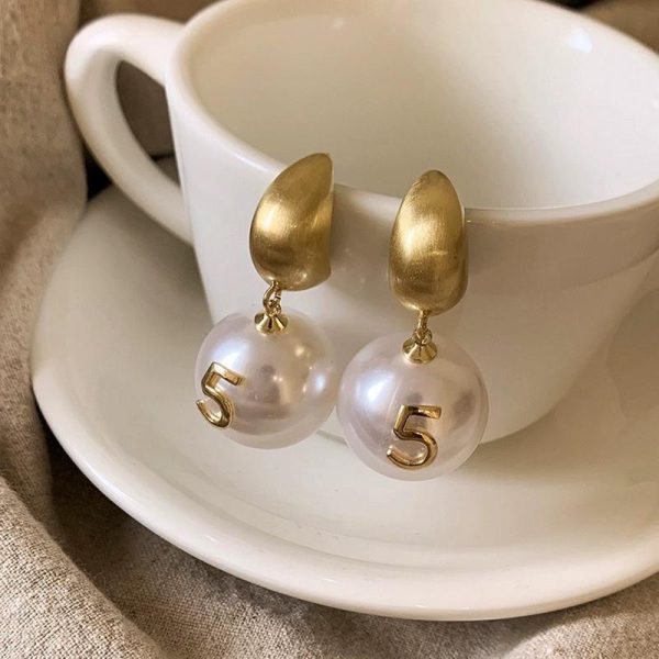 French light luxury pearl digital earrings women's 2024 new trendy earrings niche design high-end light luxury earrings