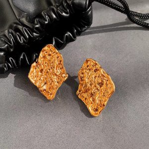 Atmospheric sense of luxury, retro pleated metal earrings, female European and American niche designers, irregular exaggerated personality earrings