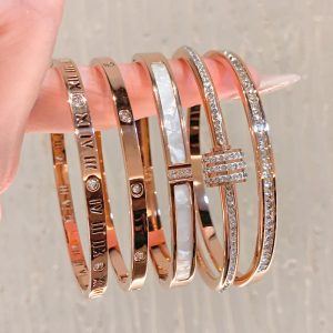 Rose gold titanium steel bracelet women's high-end sense bracelet light luxury niche zircon bracelet plain circle bracelet hand jewelry