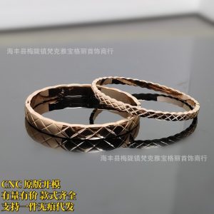 Small fragrance bracelet diamond plaid plated thick 18K rose gold bracelet niche design personalized hand jewelry factory direct sales